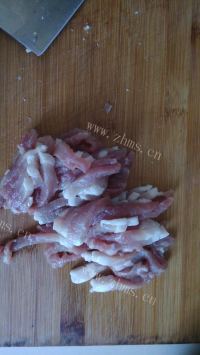 家常菜芹菜肉丝做法图解3)