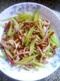 家常的芹菜炒肉丝