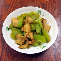 简单版莴笋炒五花肉做法图解7)