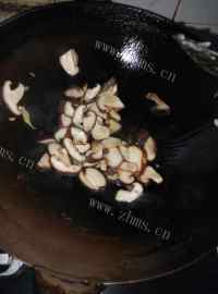 诱人的香菇青菜汤做法图解4)