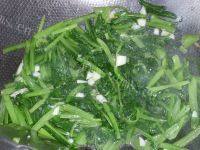 色泽光亮的蒜香小白菜