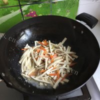 家常菜韭菜炒豆干做法图解7)