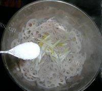 营养丰富的酸辣藕片做法图解10)