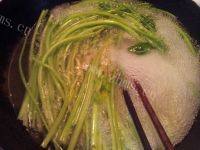 甘脆的芹菜猪肉水饺做法图解2)
