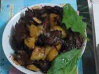 家常红烧肉焖土豆
