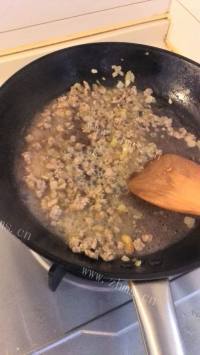 食欲满满的茄汁肉酱意大利面做法图解5)