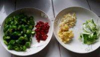 家常菜白菜猪肉炖粉条做法图解4)