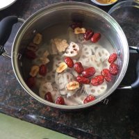色香味俱全的莲藕排骨汤做法图解8)