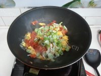 快餐鸡蛋辣白菜炒饭做法图解4)
