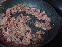 简单洋葱炒牛肉做法图解4)