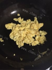回味无穷的莴笋炒鸡蛋做法图解8)