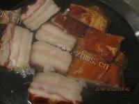 自制青椒炒腊肉做法图解2)