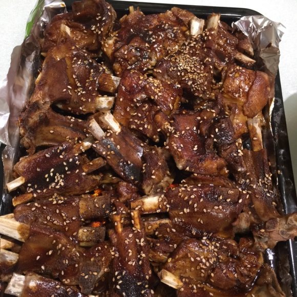 香喷喷的烤羊排