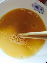 色泽鲜亮的西红柿炒鸡蛋做法图解2)