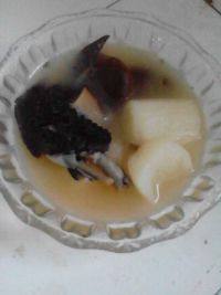 滋补的山药乌鸡汤