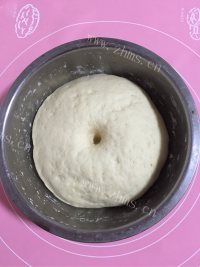 自制披萨饼皮做法图解4)
