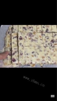 甜而不腻蔓越莓核桃花生牛轧糖做法图解7)