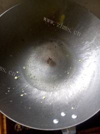 家常菜芹菜炒鸡蛋做法图解5)