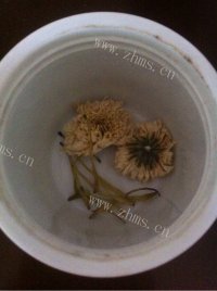 夏季滋补清热菊花茶做法图解2)