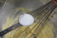 自制特浓奶香果酱酥饼做法图解2)