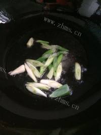 家常菜肉丝炒豆芽做法图解3)