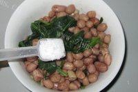 菠菜拌花生米做法图解7)