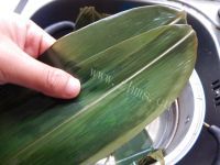 营养黑米花生粽子做法图解7)