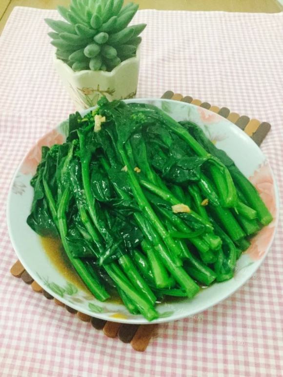 独特的白灼菜心