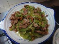 牛肉炒苦瓜做法图解9)