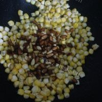 可口的松子玉米的做法图解六