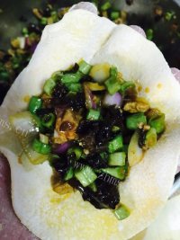美味南瓜面的豆角肉丁包做法图解9)