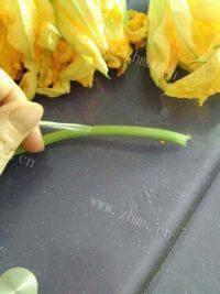 家常菜酿南瓜花做法图解3)