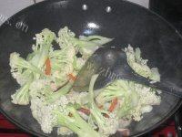 家常菜香菇炒花菜做法图解4)