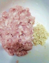 美味的韭菜猪肉饺子做法图解3)