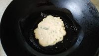 清香青椒洋葱鸡蛋饼做法图解7)