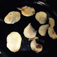 自制土豆披萨做法图解10)