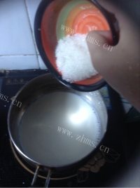 热腾腾的自制酸奶做法图解3)