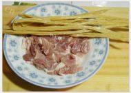 超下饭的腐竹烧肉做法图解1)