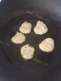 回味无穷的香蕉饼做法图解3)