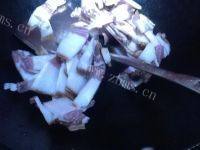 食欲满满的苦瓜炒腊肉做法图解3)