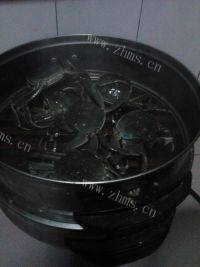 美味的蒸大闸蟹做法图解4)