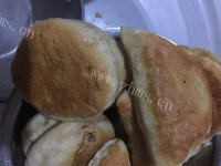 美味的白菜粉条馅饼做法图解5)