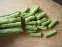 开胃的腌酸豆角做法图解2)