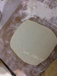 清脆爽口的韭菜盒子做法图解2)