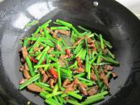 韭苔炒羊肉做法图解9)
