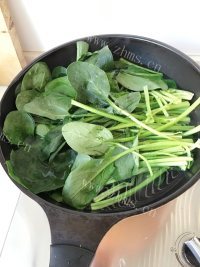 爽口的凉拌菠菜做法图解2)