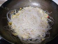 美味的泡菜苕粉肉丝做法图解7)