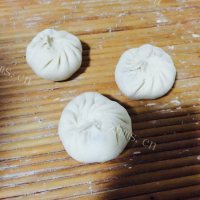 美味的白菜肉包做法图解14)