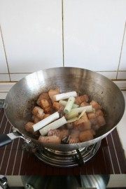 栗子红烧肉做法图解2)