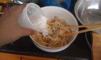 绿色食物椒盐蘑菇做法图解3)